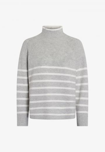 Пуловер в полоску