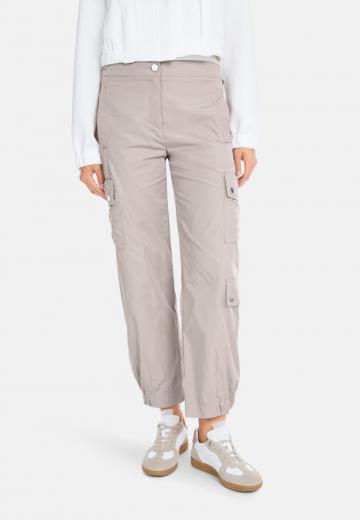Брюки с накладными карманами