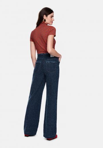 Клешеные джинсы