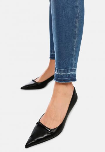 Узкие джинсы