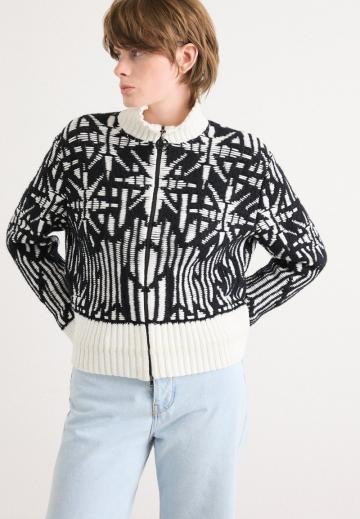 Вязаная кофта