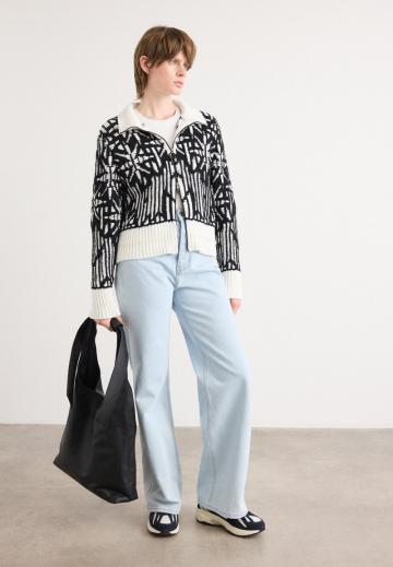 Вязаная кофта