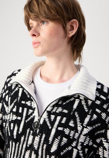 Вязаная кофта