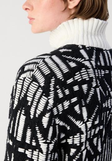 Вязаная кофта