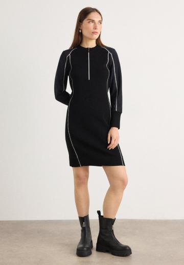 Вязаное платье