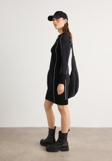 Вязаное платье