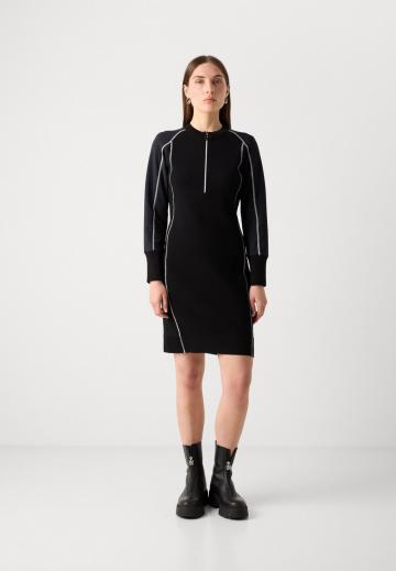 Вязаное платье