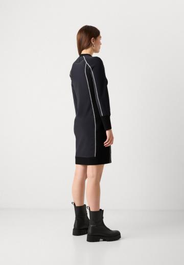 Вязаное платье