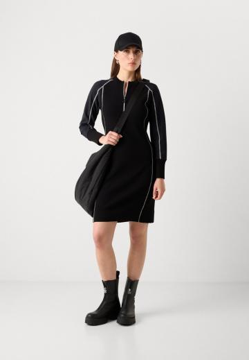 Вязаное платье