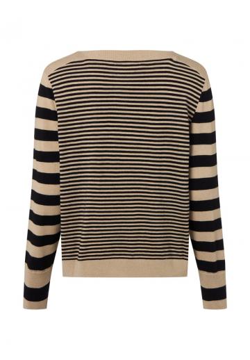 Пуловер в полоску
