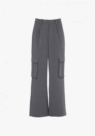 Брюки с накладными карманами