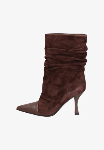 Высокие сапоги