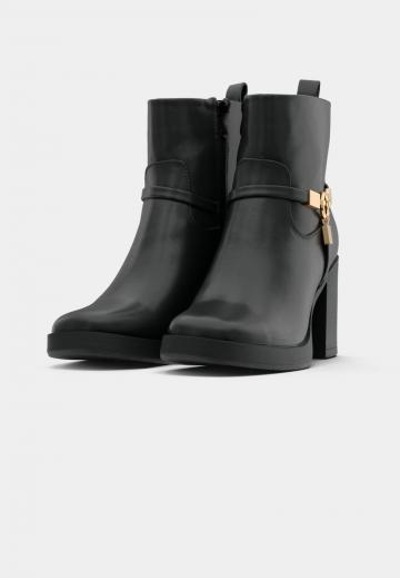 Полусапожки на высоком каблуке