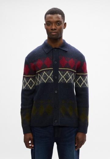 Вязаная кофта