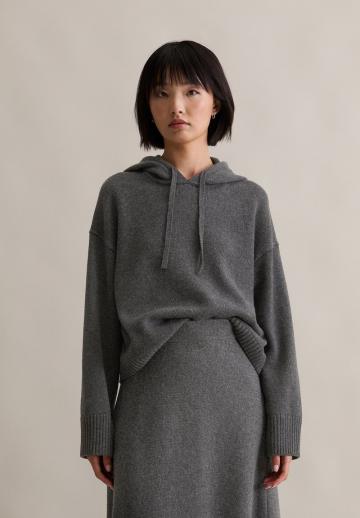 Пуловер с капюшоном