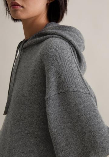 Пуловер с капюшоном