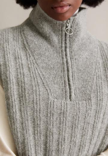 Пуловер без рукавов