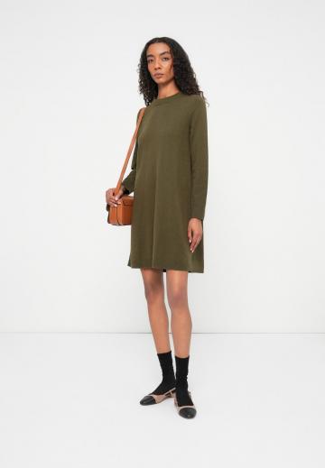 Вязаное платье