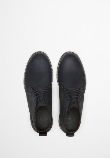 Ботинки на шнуровке