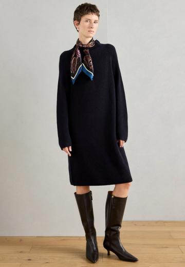 Вязаное платье