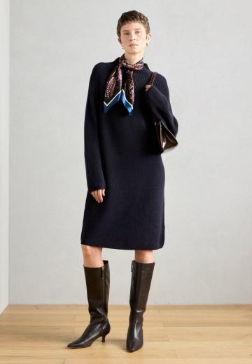 Вязаное платье