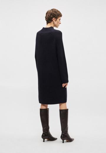 Вязаное платье