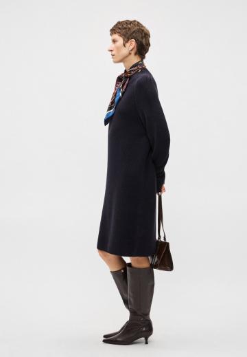 Вязаное платье