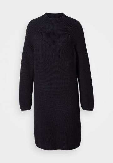 Вязаное платье