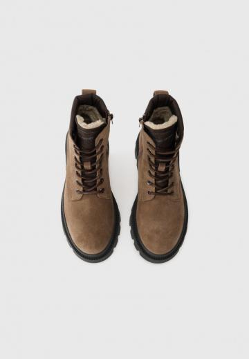 Ботинки на шнуровке