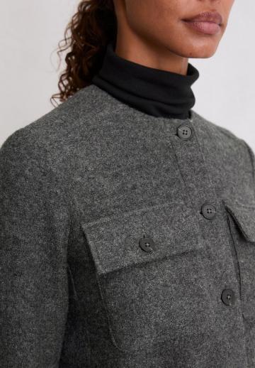 Блейзер с накладными карманами