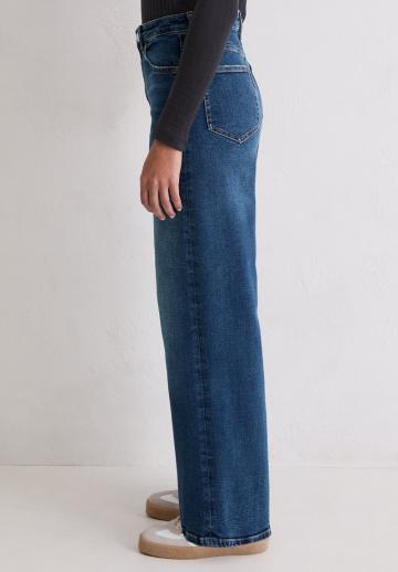 Прямые джинсы