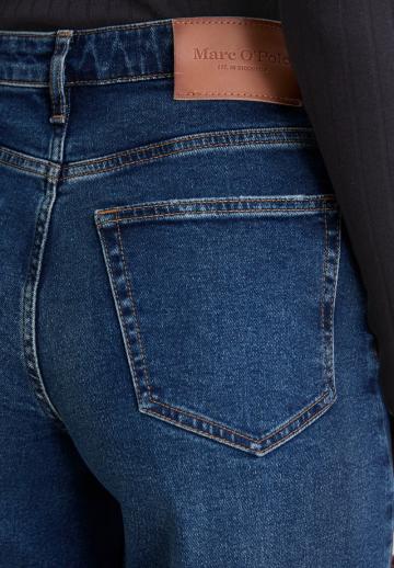 Прямые джинсы