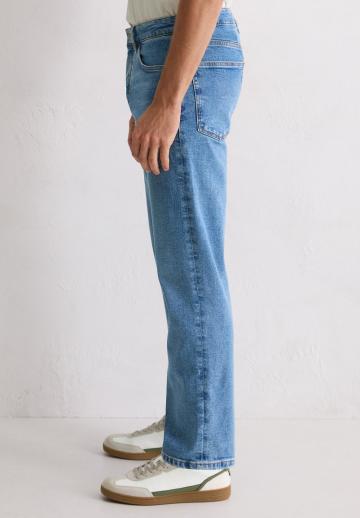 Прямые джинсы