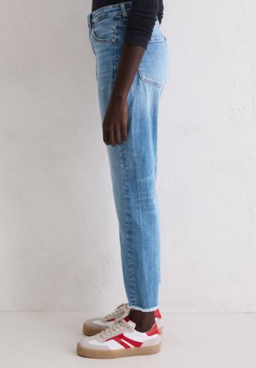 Короткие джинсы
