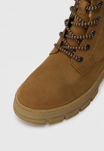 Ботинки на шнуровке