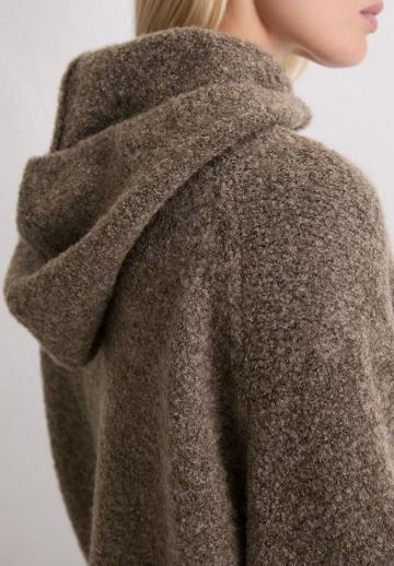 Пуловер с капюшоном