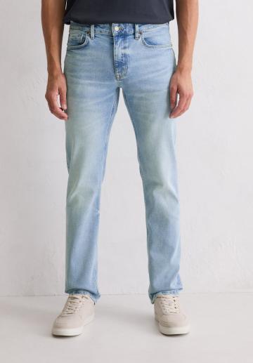 Прямые джинсы