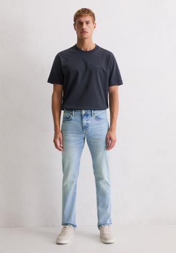 Прямые джинсы