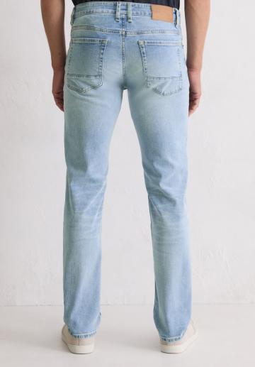 Прямые джинсы
