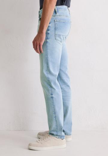 Прямые джинсы
