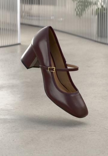 Туфли с высоким носом