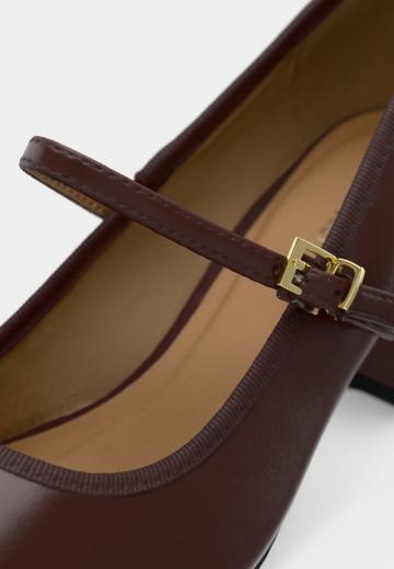 Туфли с высоким носом