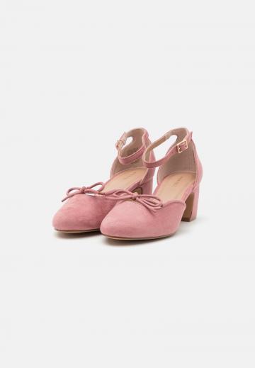 Туфли с ремешком