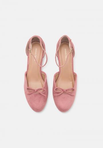 Туфли с ремешком