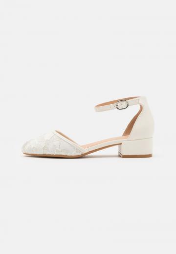 Туфли с ремешком