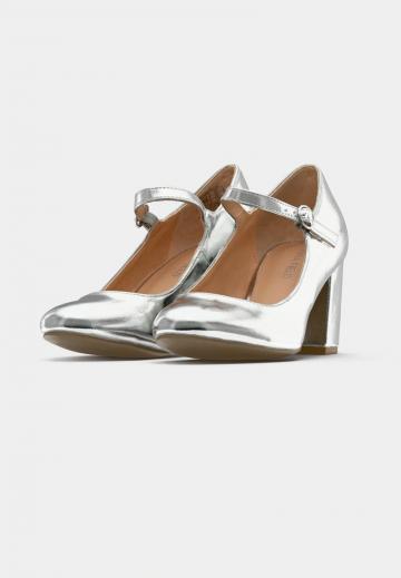 Туфли с ремешком