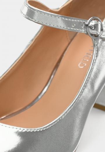 Туфли с ремешком