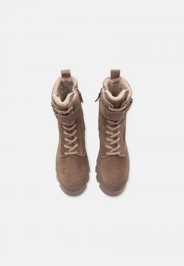 Ботинки на шнуровке