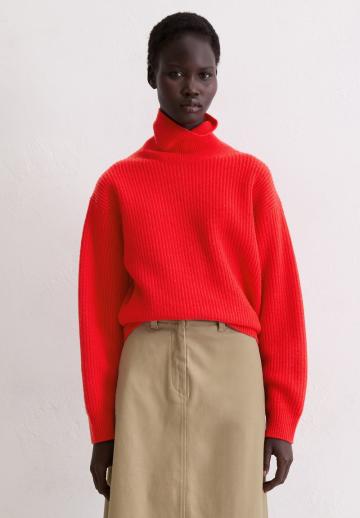 Пуловер с вырезом V