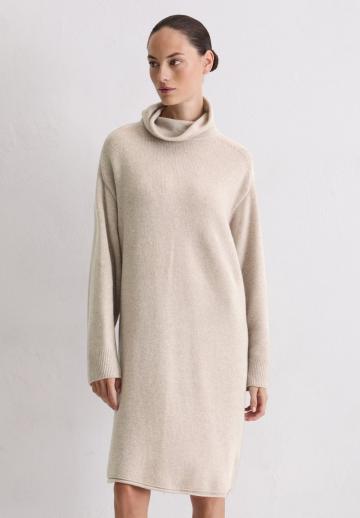 Вязаное платье